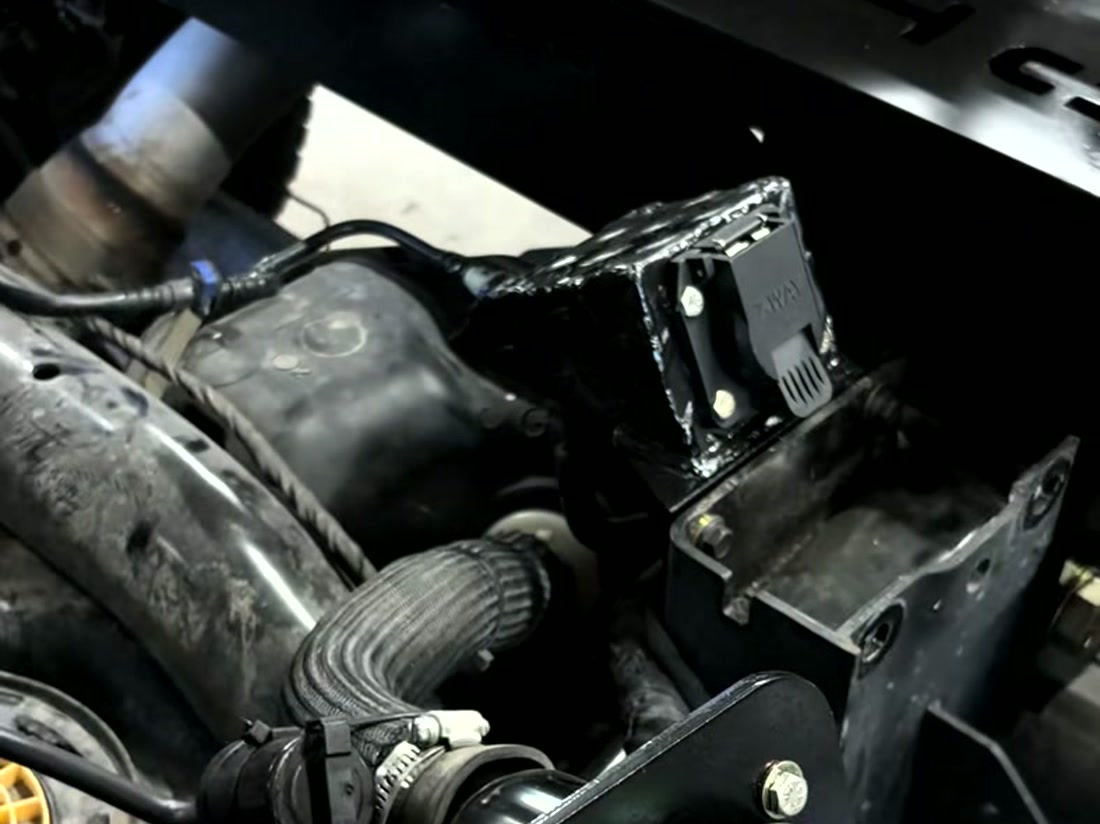 Auxiliary fuel tank installation